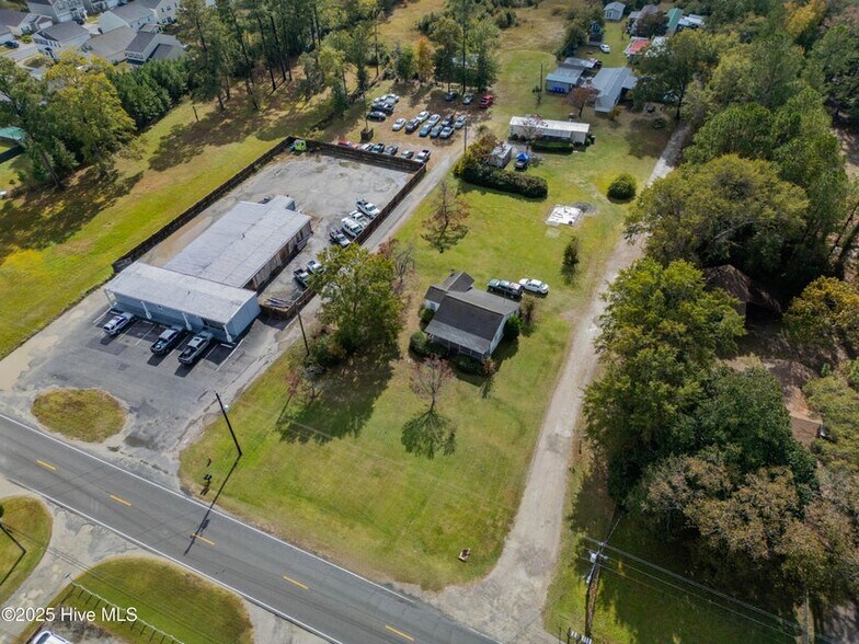 857 Village Rd NE, Leland, NC à vendre - Photo du bâtiment - Image 3 de 11