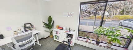 2075 Foxfield Rd, St Charles, IL for lease Interior Photo- Image 2 of 7