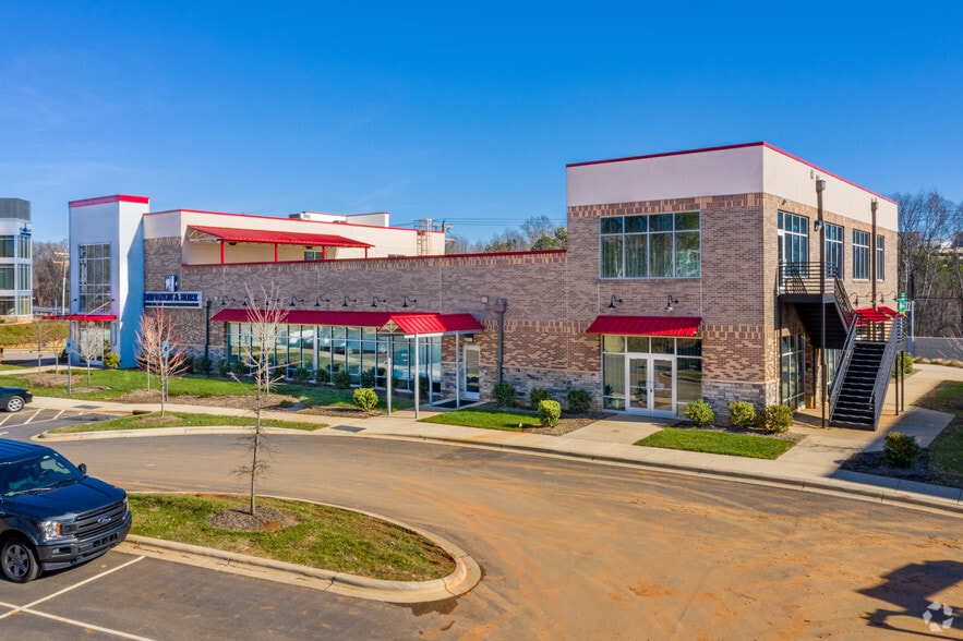 317 Alcove Rd, Mooresville, NC for lease - Primary Photo - Image 1 of 9
