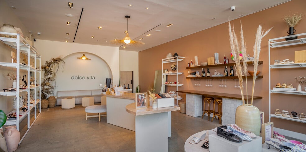 8412-8414 Melrose Ave, Los Angeles, CA for lease - Interior Photo - Image 2 of 5