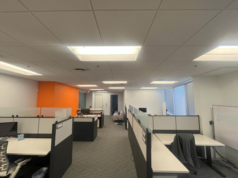 1860 N 95th Ln, Phoenix, AZ for lease - Building Photo - Image 2 of 19