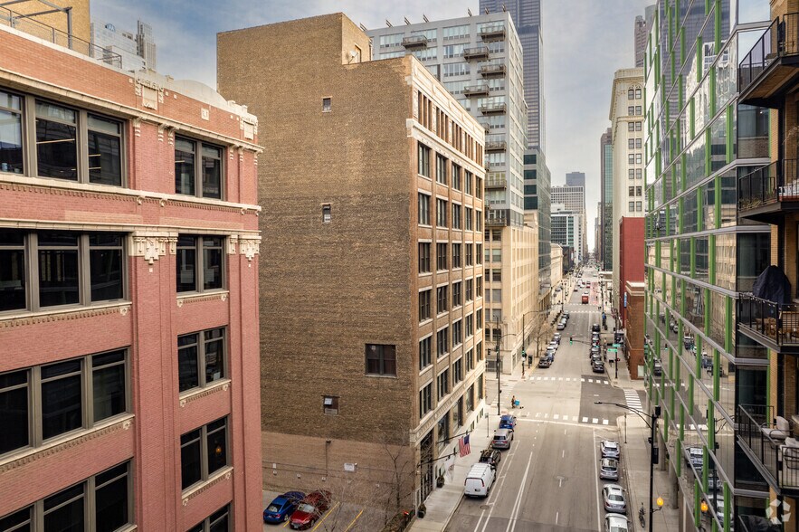 600 W Jackson Blvd, Chicago, IL à louer - Photo du bâtiment - Image 2 de 6