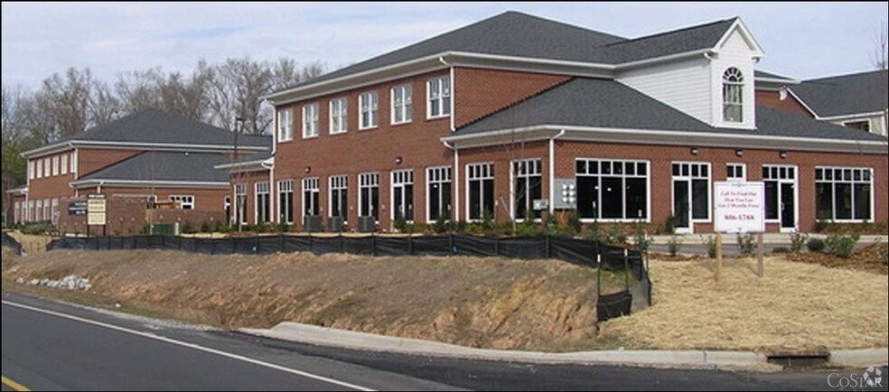 5607 NC-55 Hwy, Durham, NC à louer - Photo du bâtiment - Image 2 de 4