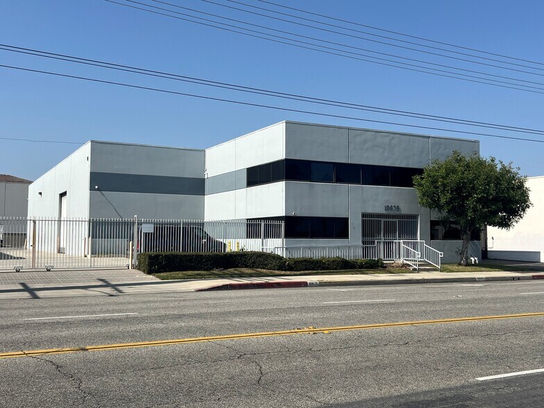 10665 E Rush St, South El Monte, CA à louer - Photo du bâtiment - Image 3 de 6