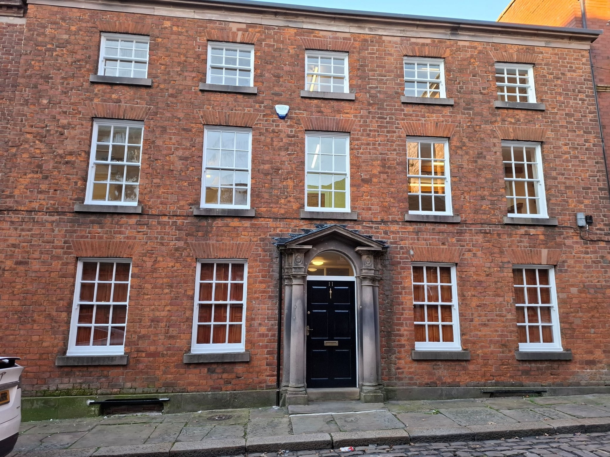 11 Church Ln, Oldham for lease Primary Photo- Image 1 of 3