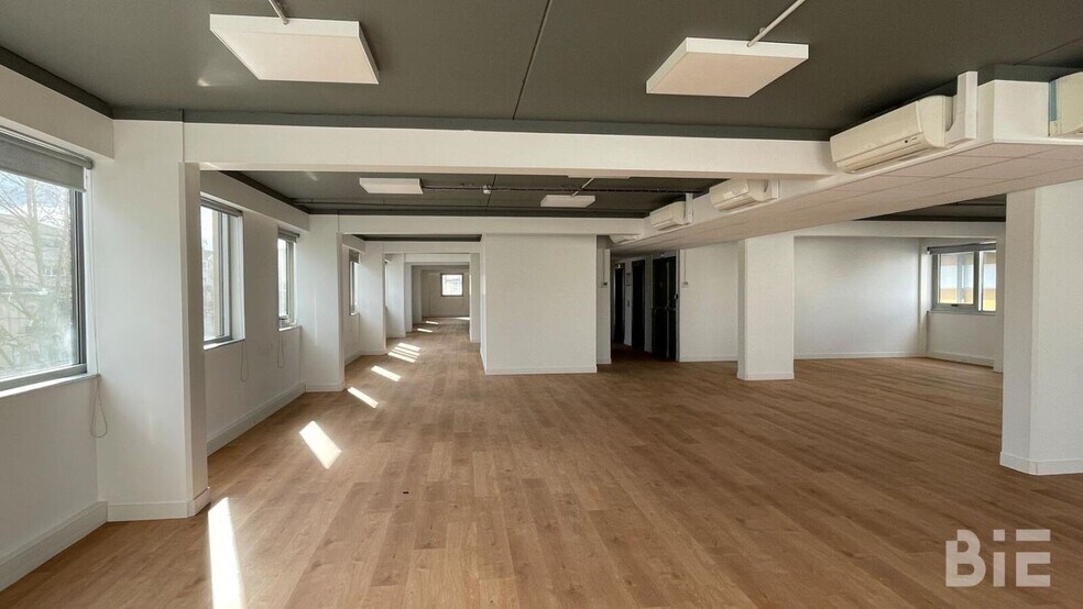 37 Rue Général De Larminat, Bordeaux for lease - Interior Photo - Image 3 of 5