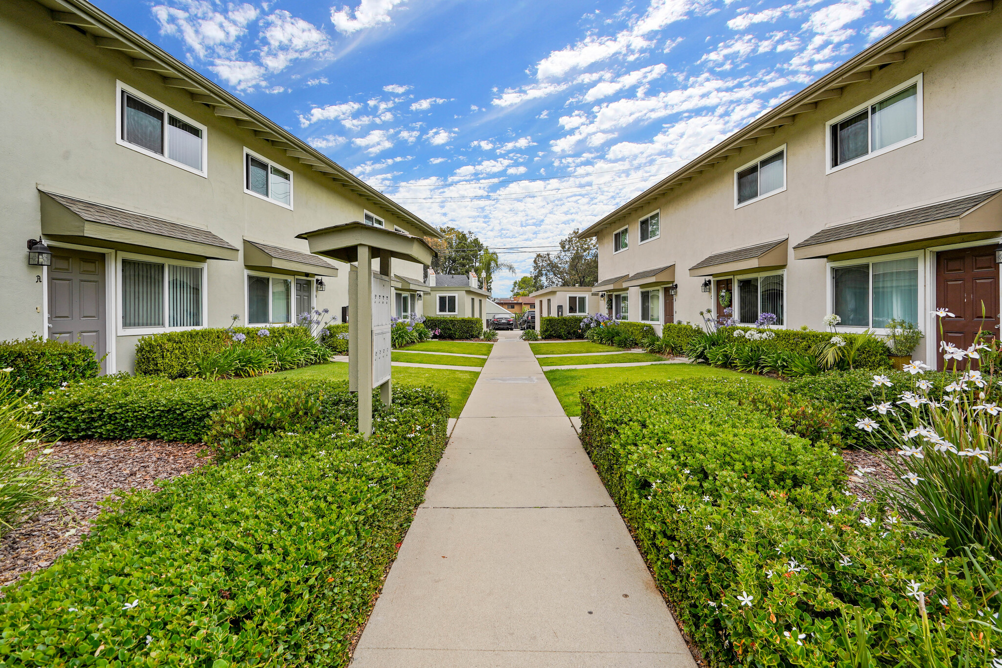 1032 W Wilson St, Costa Mesa, CA à vendre Photo du bâtiment- Image 1 de 1