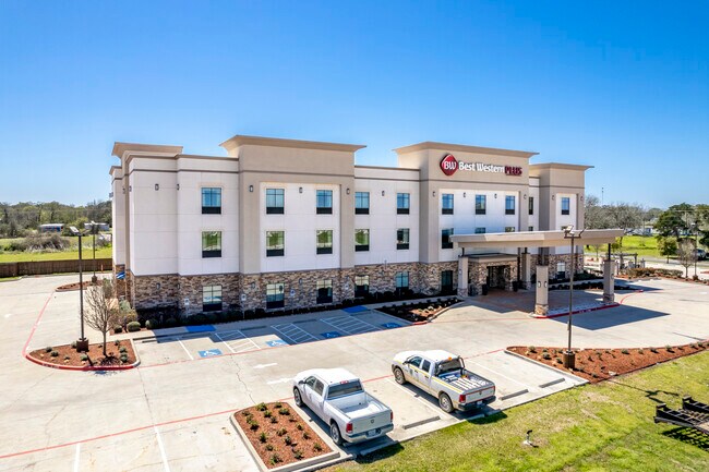 Plus de détails pour 310 E I 10 Frontage Rd, Flatonia, TX - Services hôteliers à vendre