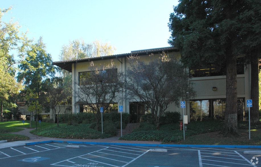 2450 Bayshore Pky, Mountain View, CA for lease - Building Photo - Image 2 of 3