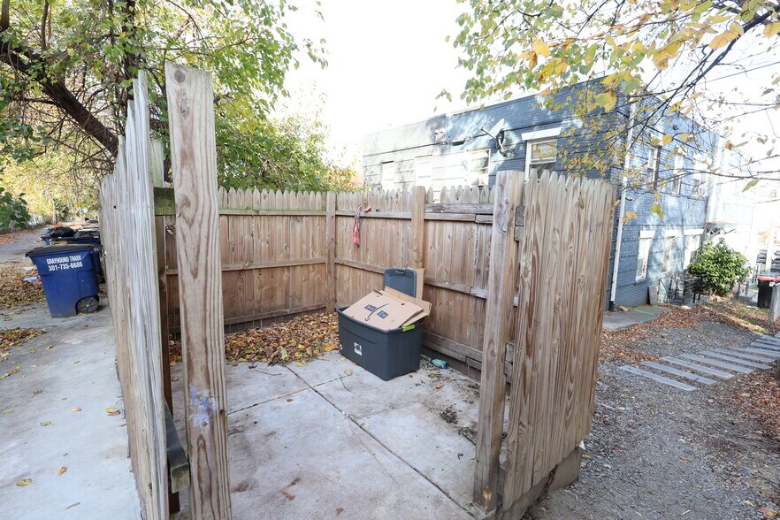 4647 Hillside Rd SE, Washington, DC à vendre - Photo du bâtiment - Image 2 de 2