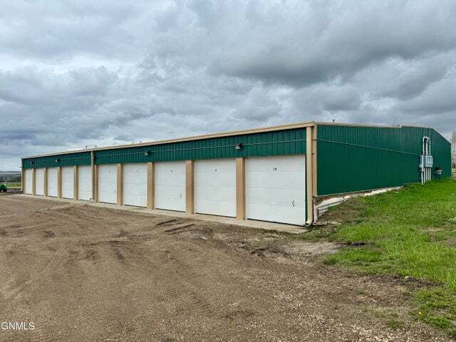 2107 37th St, Mandan, ND for sale - Building Photo - Image 2 of 4