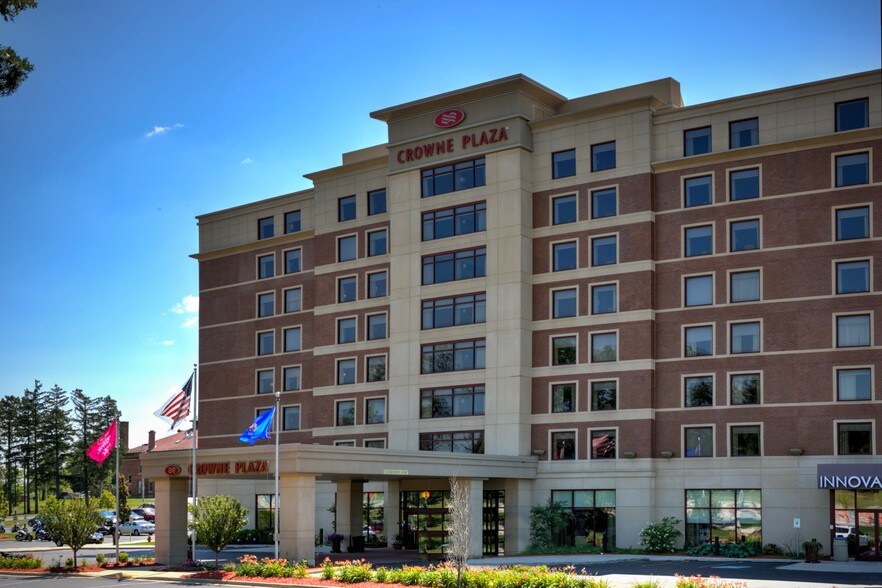 10499 Innovation Dr, Wauwatosa, WI à louer - Photo du bâtiment - Image 2 de 6