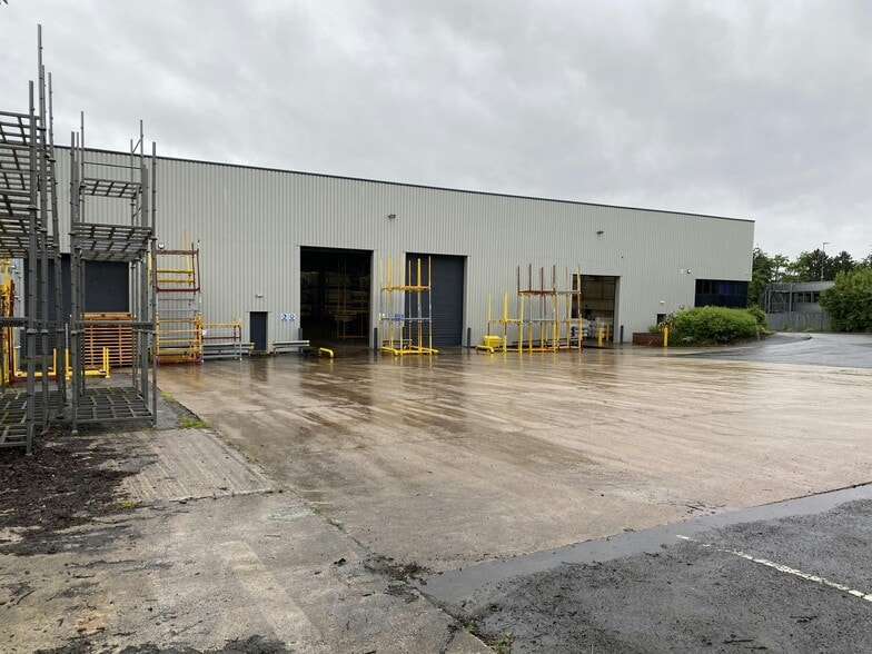 Millshaw Park Ave, Leeds for lease - Building Photo - Image 2 of 5