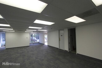 1800-1872 Brummel Ave, Elk Grove Village, IL for lease Interior Photo- Image 1 of 9