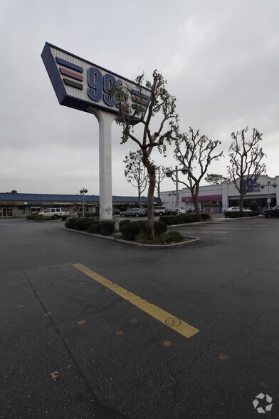 2170 Harbor Blvd, Costa Mesa, CA à louer - Photo du bâtiment - Image 3 de 5