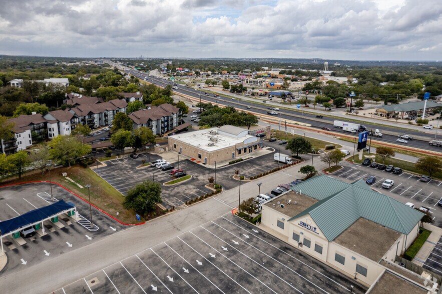 958 N Interstate 35, New Braunfels, TX à louer - Aérien - Image 2 de 7