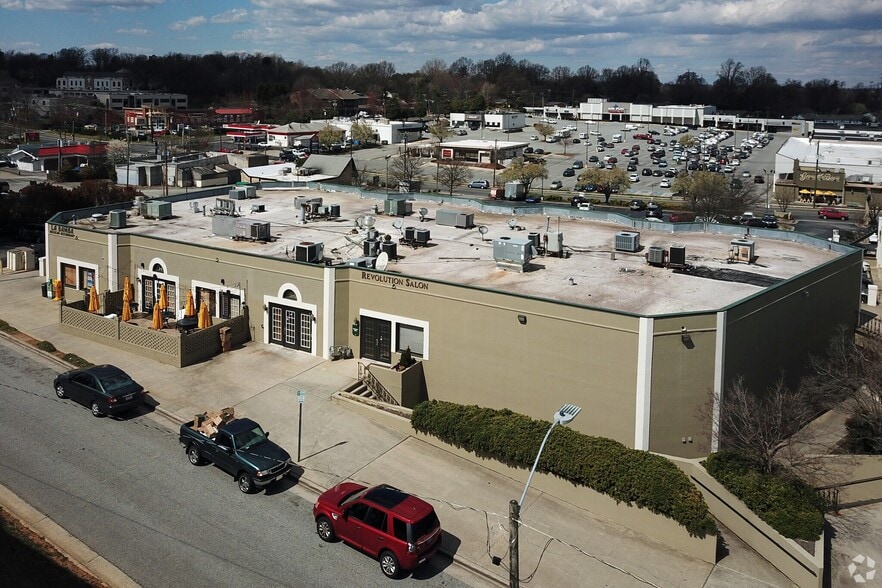 502-504 E Cornwallis Dr, Greensboro, NC for sale - Building Photo - Image 2 of 2