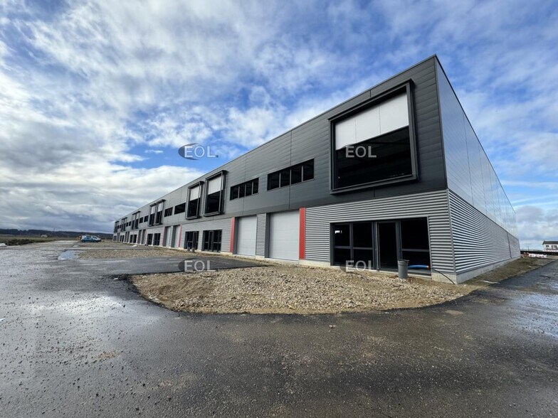 Flex in Avrainville for lease - Building Photo - Image 2 of 5