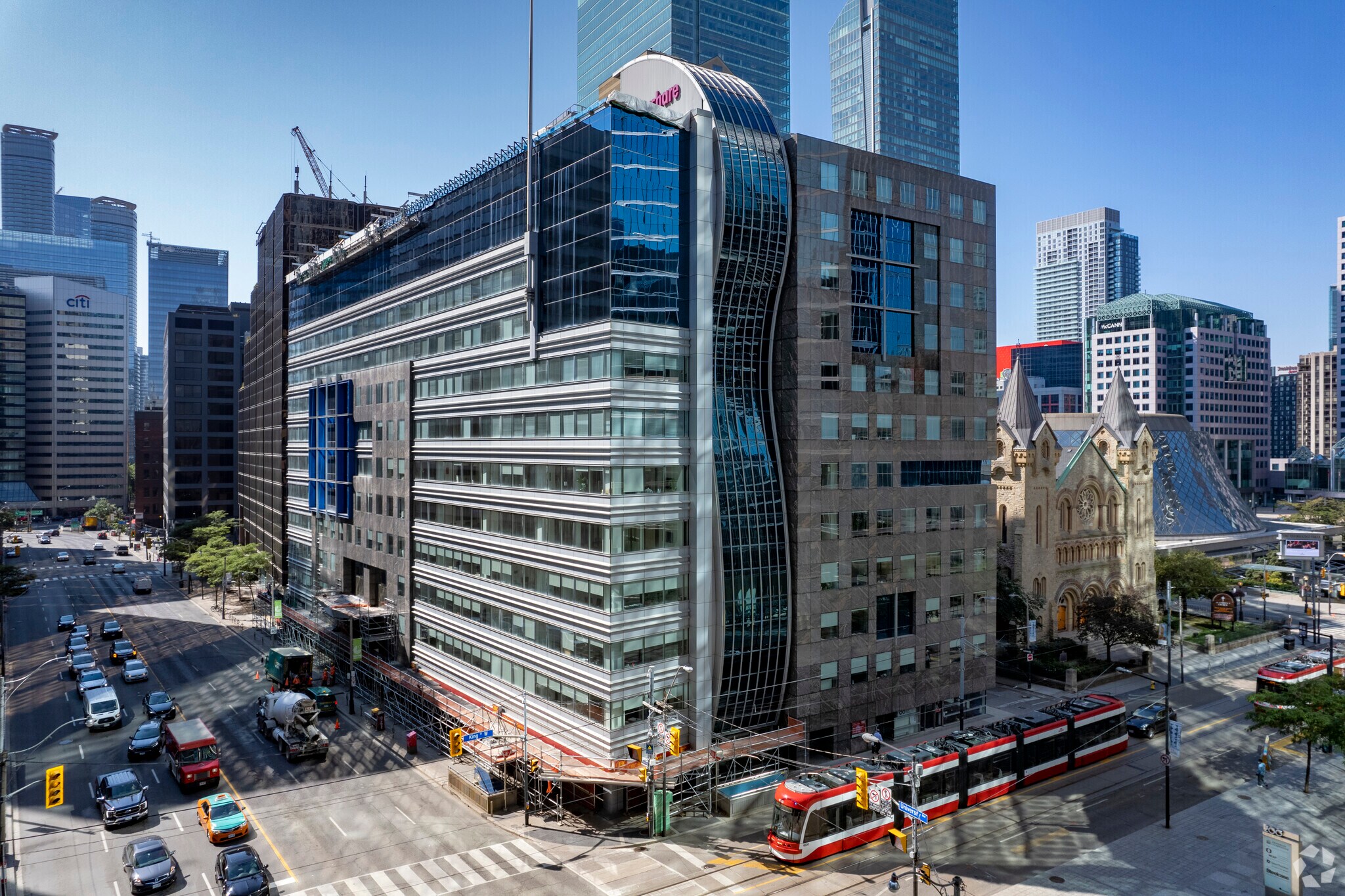 100 University Ave, Toronto, ON à louer Photo du bâtiment- Image 1 de 3