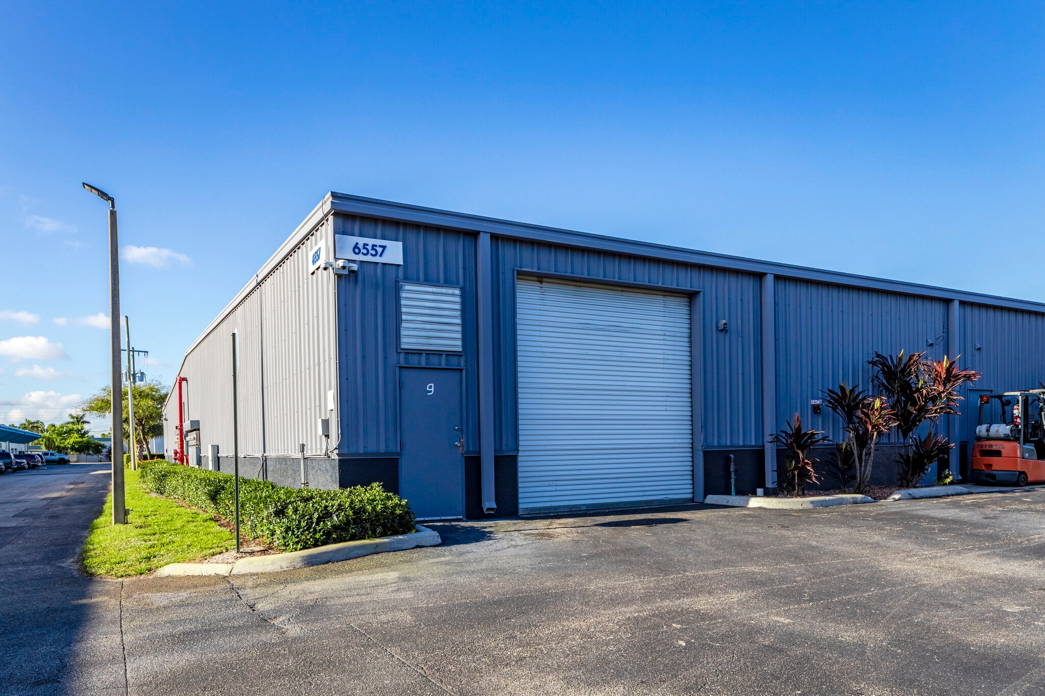 6557 Garden Rd, Riviera Beach, FL for lease Primary Photo- Image 1 of 23