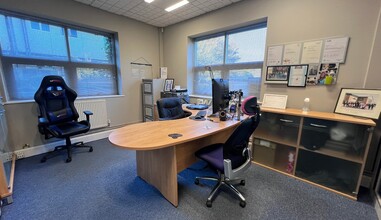 10 Nimrod Way, Wimborne for lease Interior Photo- Image 2 of 6