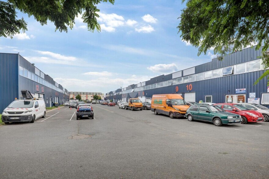 Route De Longjumeau, Chilly-Mazarin for lease - Building Photo - Image 2 of 8