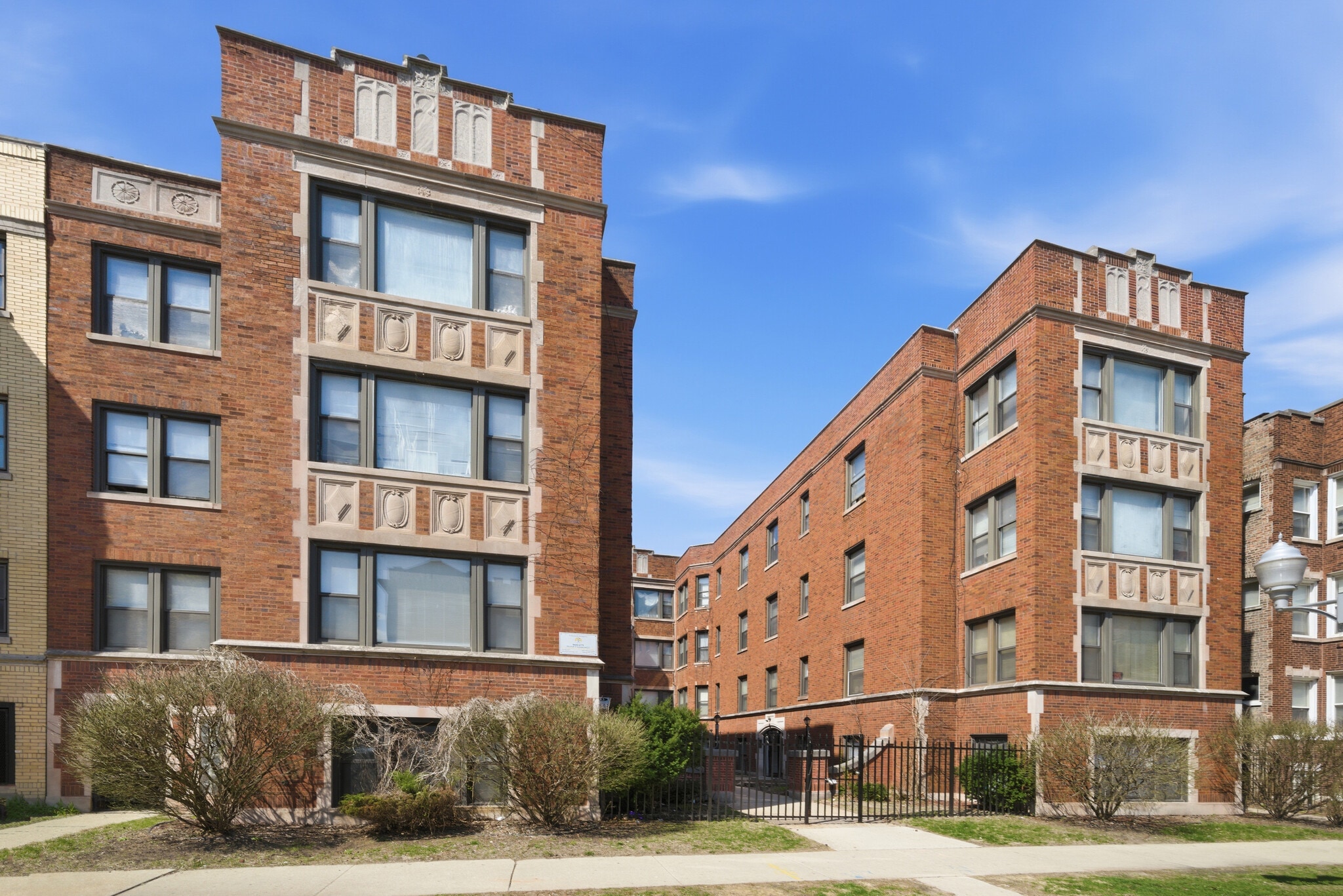 6734 S East End Ave, Chicago, IL for sale Primary Photo- Image 1 of 7