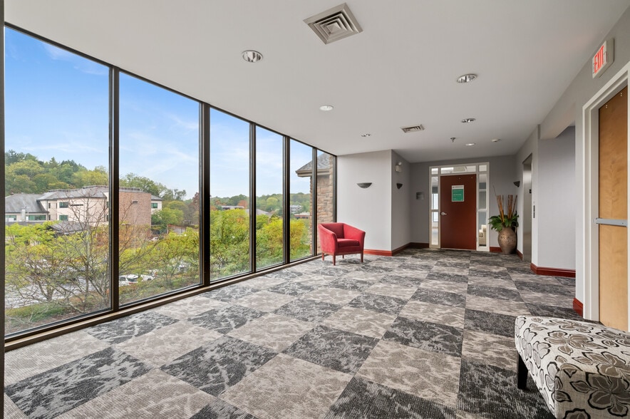 5000 Stonewood Dr, Wexford, PA for lease - Building Photo - Image 2 of 13