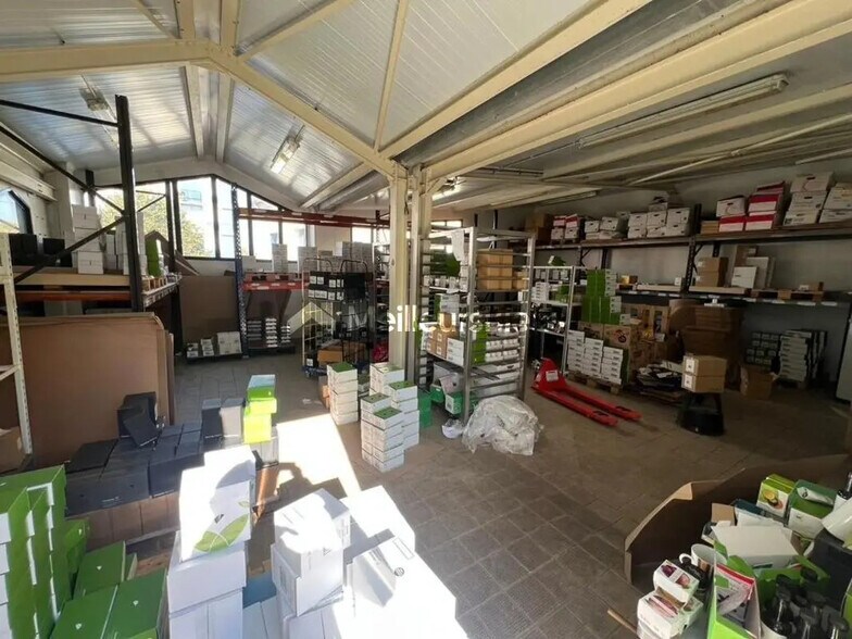 Flex in Montreuil for sale - Interior Photo - Image 3 of 12