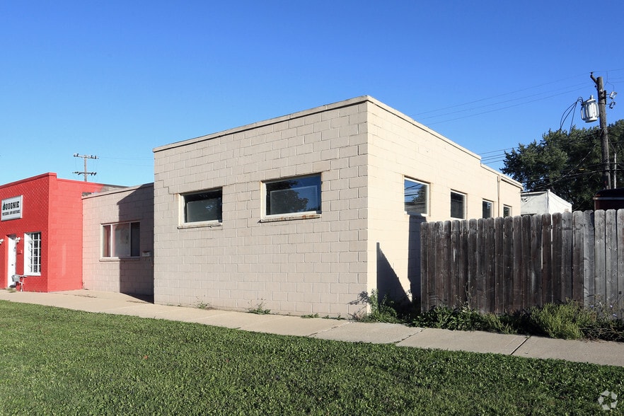 828 W 14 Mile Rd, Clawson, MI for lease - Building Photo - Image 2 of 2