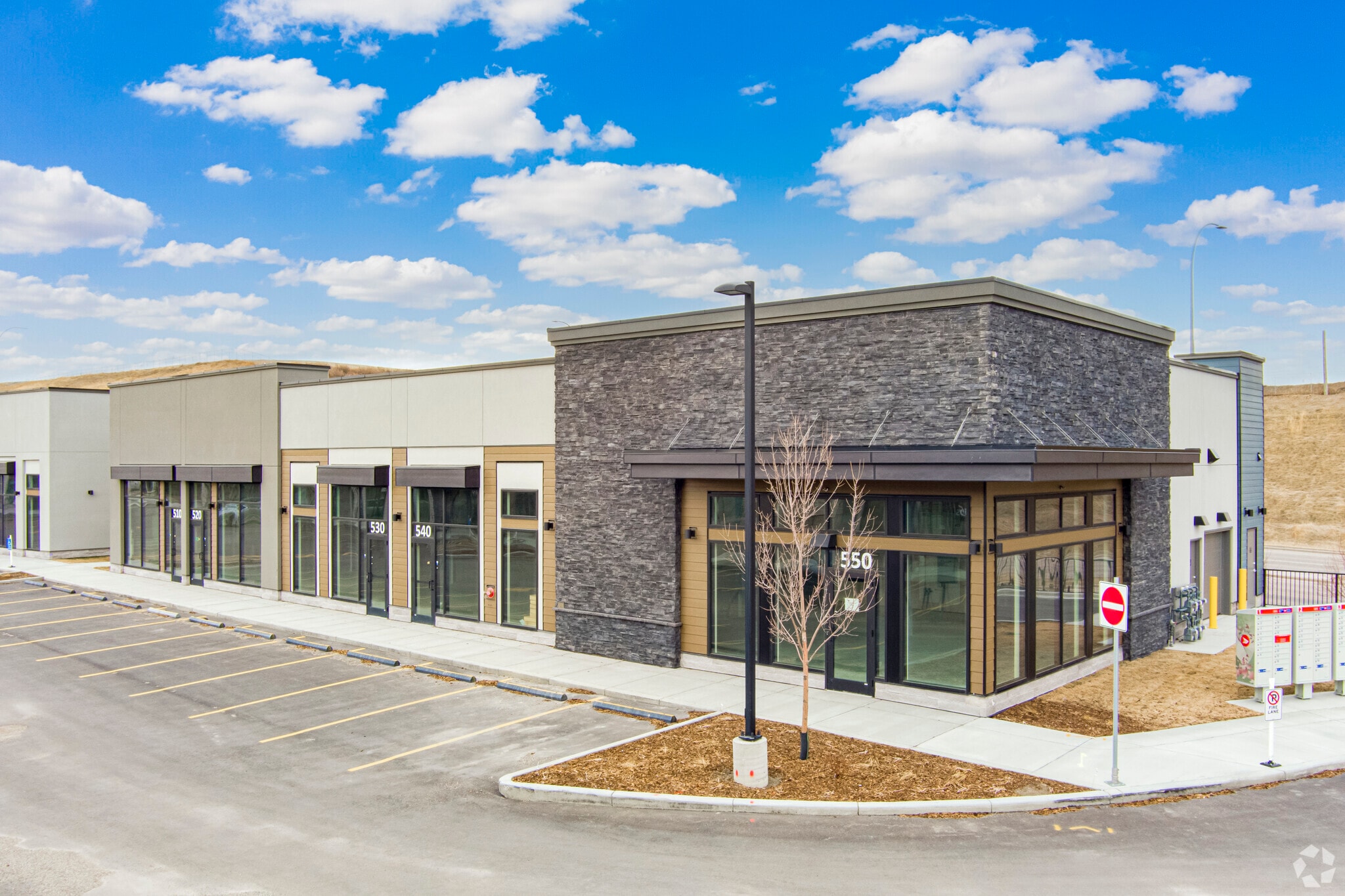 11842 Sarcee Trail NW, Calgary, AB for lease Primary Photo- Image 1 of 10