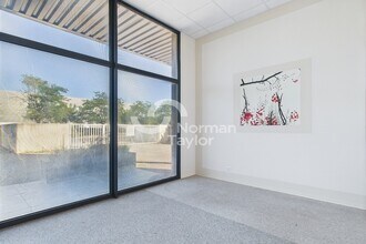 Office in Mudaison for sale Interior Photo- Image 1 of 10