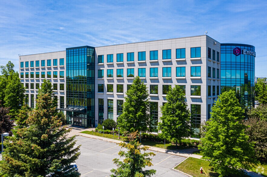 1000 Innovation Dr, Ottawa, ON à louer - Photo du bâtiment - Image 3 de 5