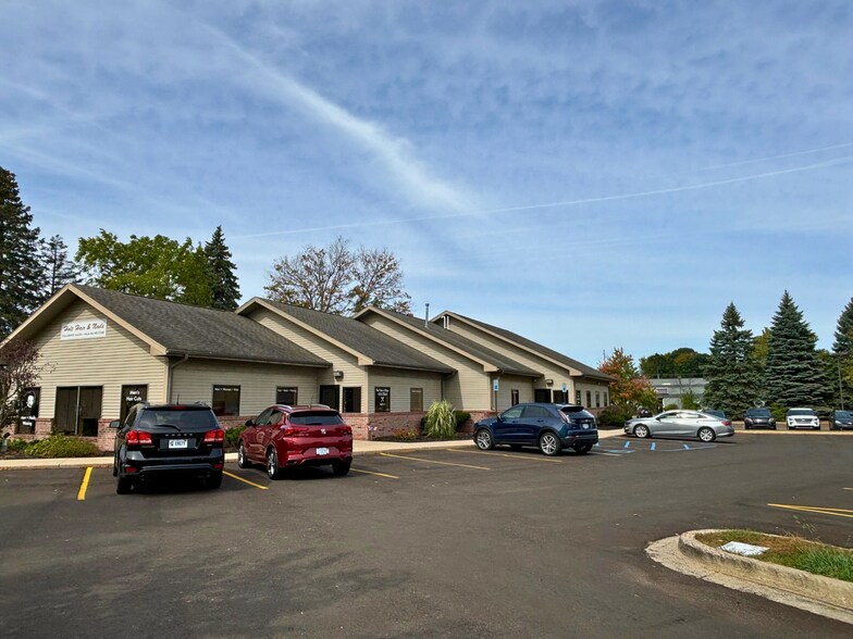 2357 Delhi Commerce Dr, Holt, MI à louer - Photo du bâtiment - Image 3 de 5