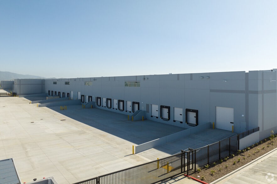 4855 E Euclid Ave, Ontario, CA for lease - Building Photo - Image 2 of 4