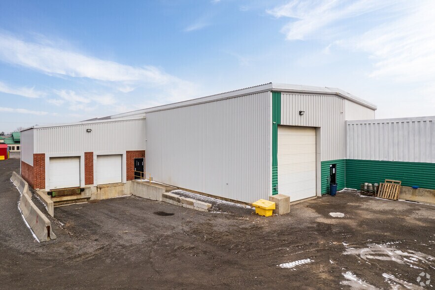 2375 Boul Ford, Châteauguay, QC à louer - Photo du bâtiment - Image 3 de 18