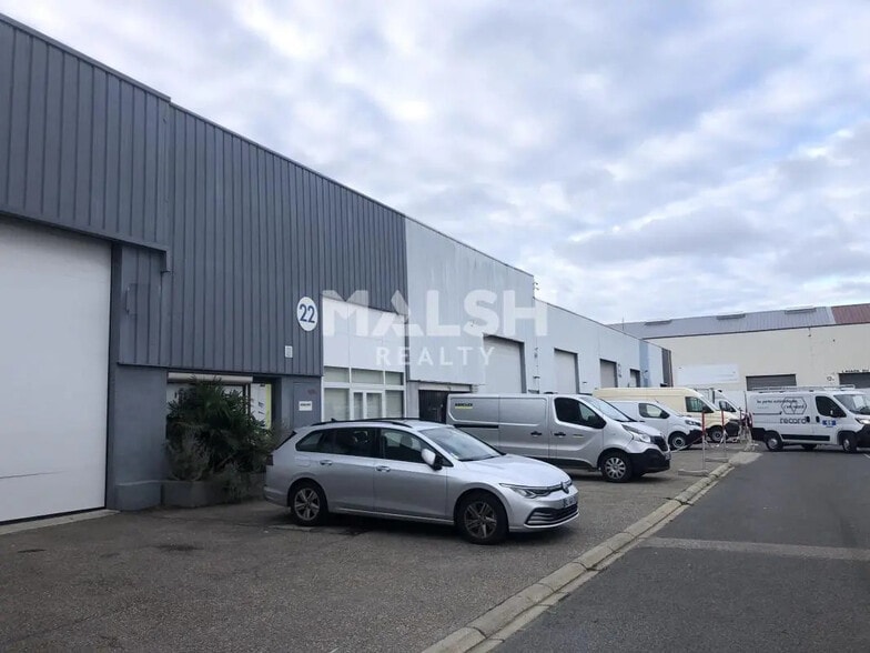 Flex in Vénissieux for lease - Building Photo - Image 1 of 9