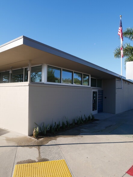 1094 E Main St, Ventura, CA à louer - Photo du bâtiment - Image 2 de 10