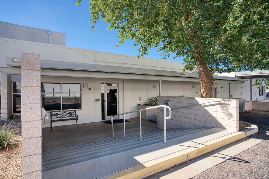 10415 W Thunderbird Blvd, Sun City, AZ à louer - Photo du bâtiment - Image 2 de 5