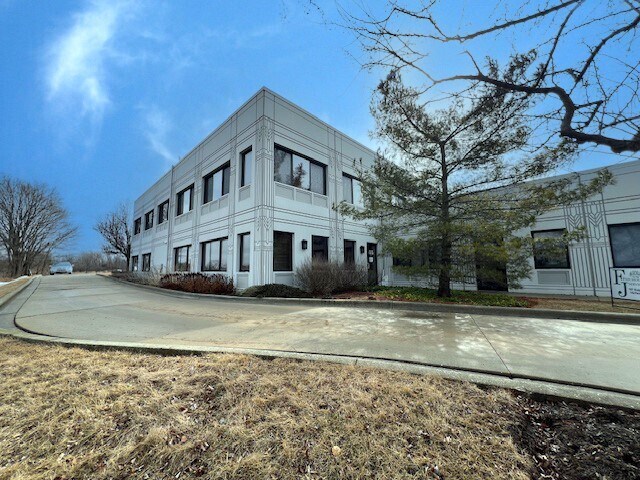 707 Ridgeview Dr, McHenry, IL à louer Photo du bâtiment- Image 1 de 4