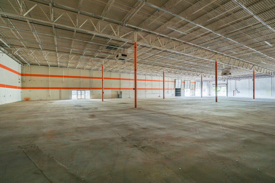 19959-20115 Holzwarth Rd, Spring, TX for lease - Interior Photo - Image 2 of 6