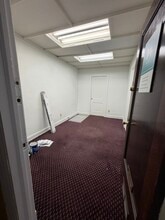 121 W 63rd St, Kansas City, MO for lease Interior Photo- Image 1 of 2