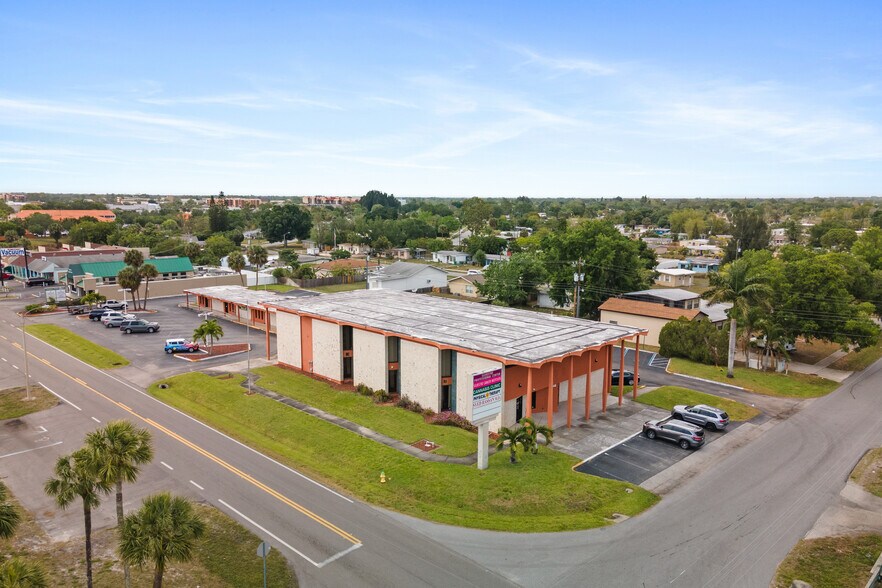 3524 Tamiami Trl, Port Charlotte, FL à louer - Photo du bâtiment - Image 3 de 12