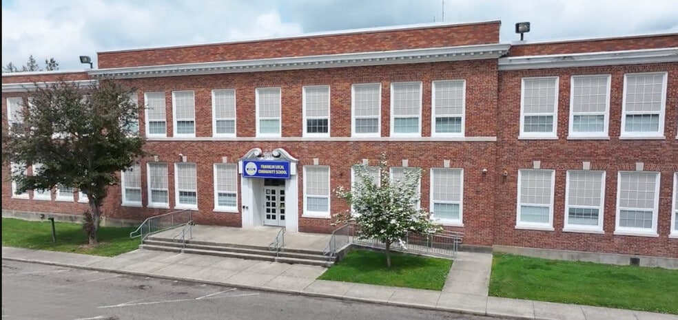 76 W Athens Rd, Roseville, OH for lease - Building Photo - Image 3 of 11