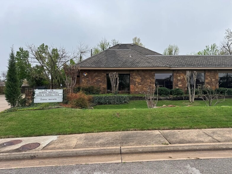 218 E 10th Street Plz, Edmond, OK for sale - Building Photo - Image 2 of 24