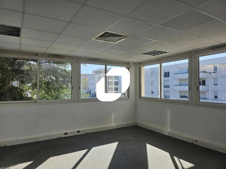 Office in Montpellier for lease - Interior Photo - Image 1 of 15