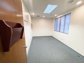 901 Old Country Rd, Plainview, NY for lease Building Photo- Image 2 of 9