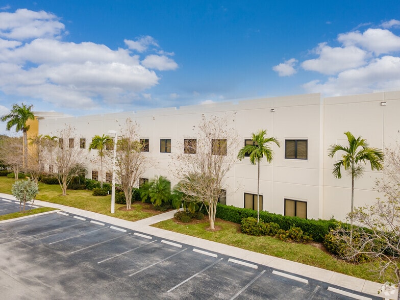 5870 N Hiatus Rd, Tamarac, FL for lease - Building Photo - Image 2 of 13