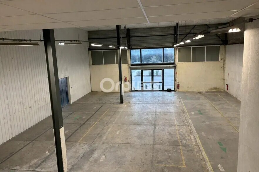 Commerce de détail dans Orange à louer - Photo du bâtiment - Image 3 de 10