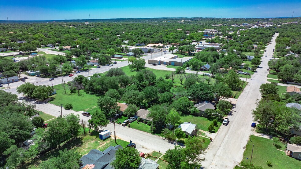 1405 N Main St, Weatherford, TX à vendre - Photo du bâtiment - Image 3 de 10